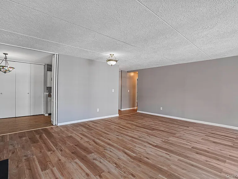 200 High Point Dr #6 PENTHOUSE — Photo 12