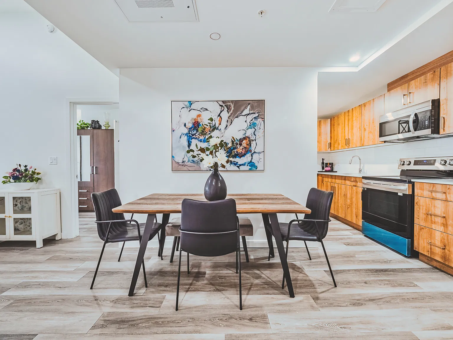 Peak Residences — Photo 1