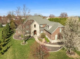 24 Stonebrook Ct, Bloomington, IL