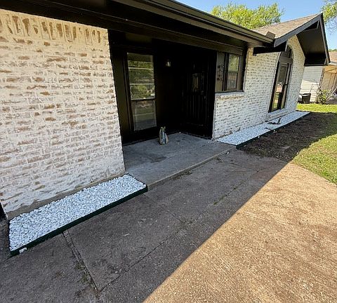 2nd image of 511 Southlake Dr