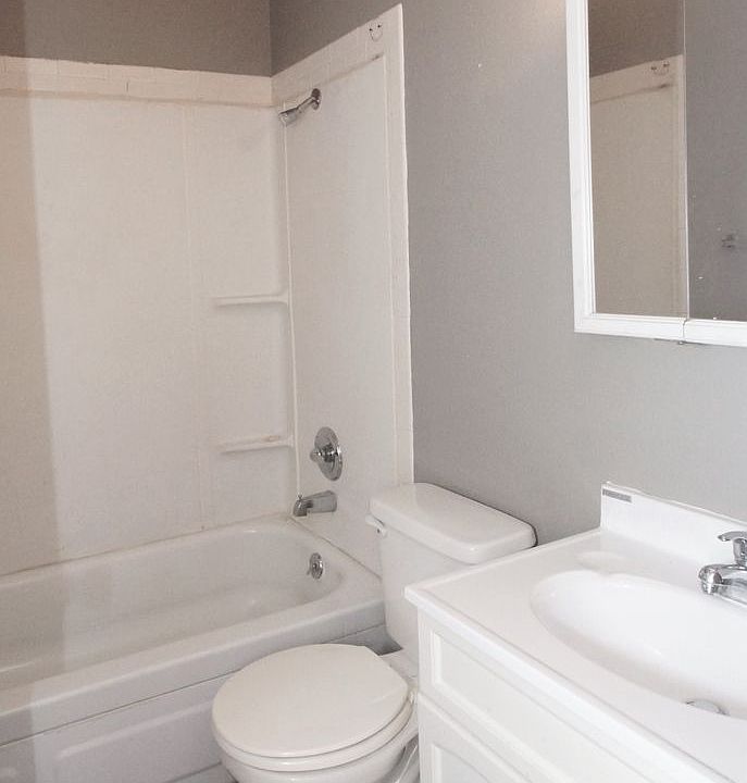 1st image of 406 17th St NW APT 13