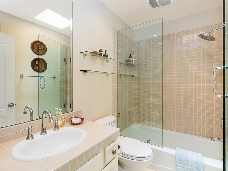 1250 Cravens Ln #3 — Photo 15