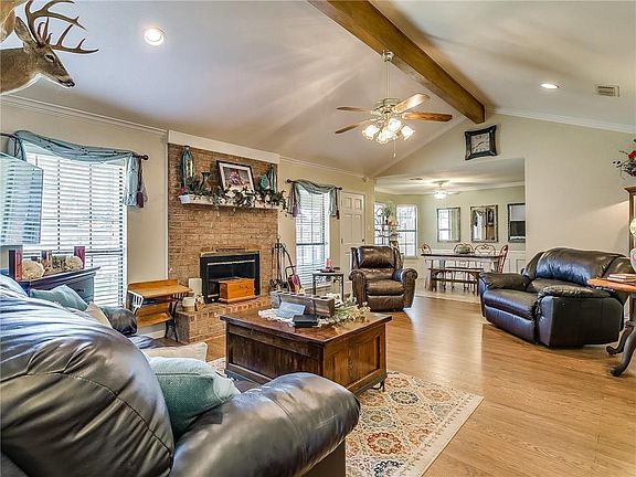 4th image of 732 Hampshire Dr