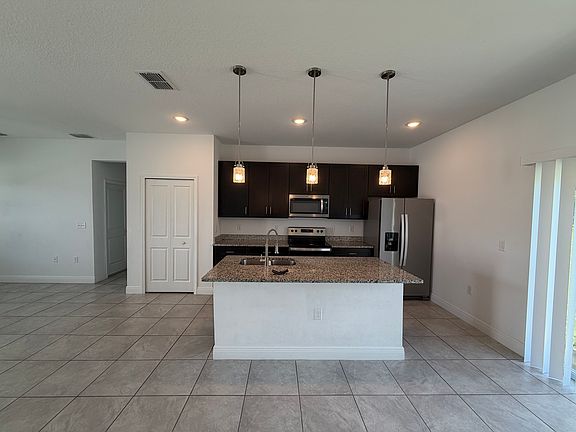 5th image of 13794 SW 40th Avenue Rd