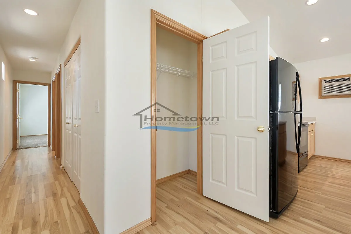 2 bed, 1000 sqft, $1,480 — Photo 3