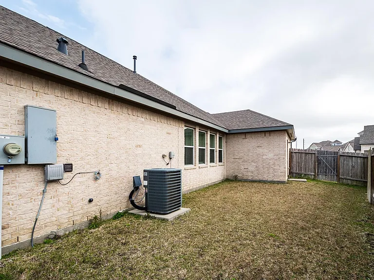 14231 Angelina Dr — Photo 33
