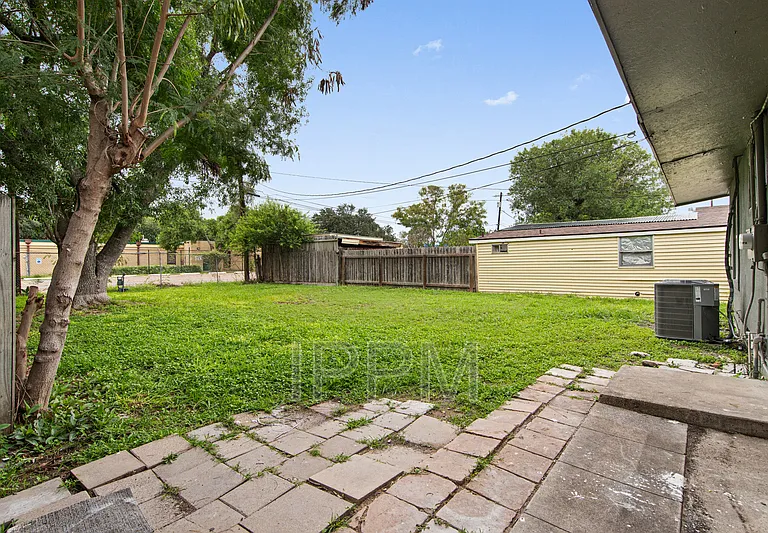 717 E Jim Hogg Ave — Photo 15
