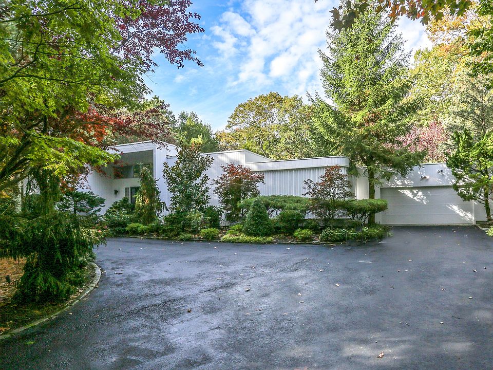 1st image of 8 Fox Hollow Dr