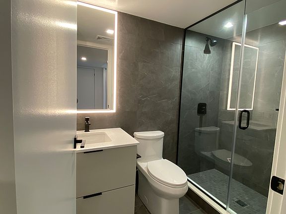 5th image of 609 Sherbourne St #1401