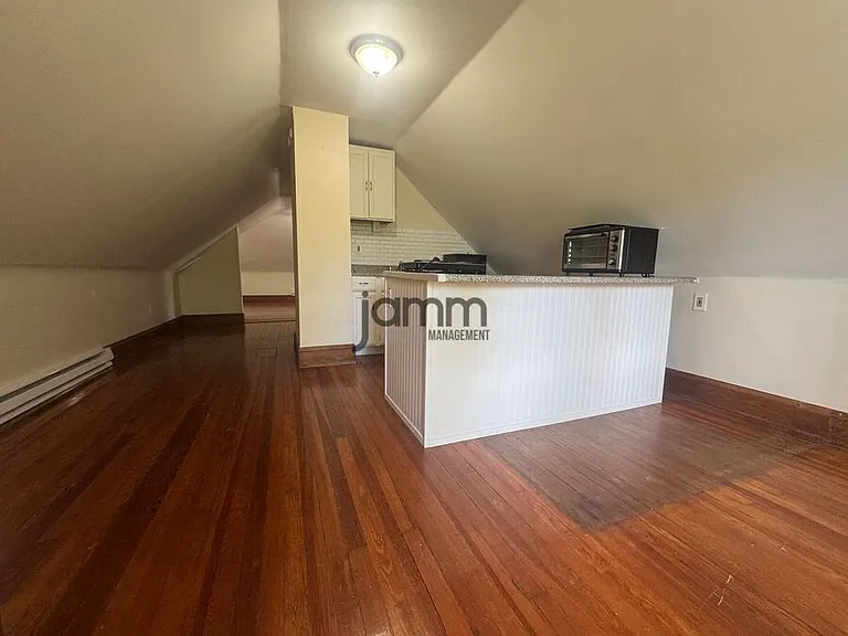 3228 E Fairfax Rd — Photo 3