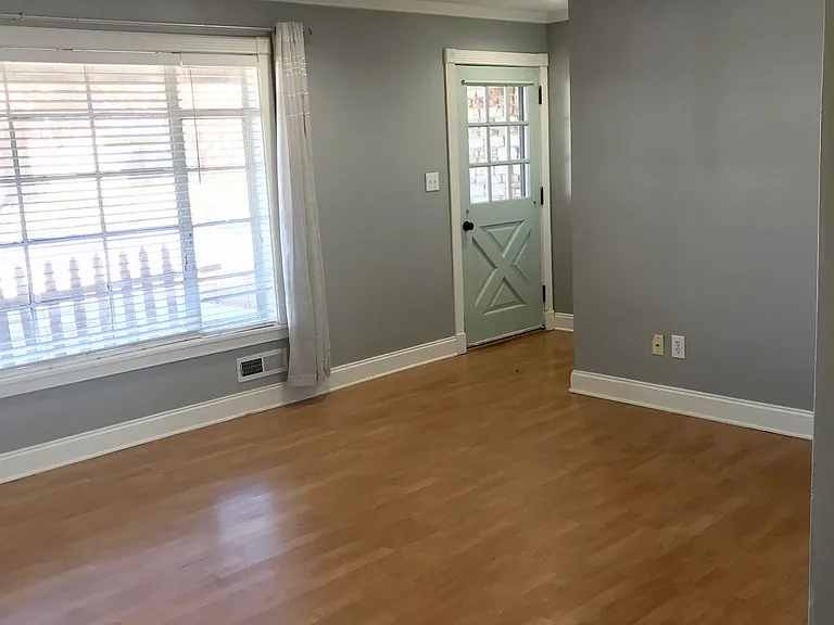 2132 Fremont Dr — Photo 3