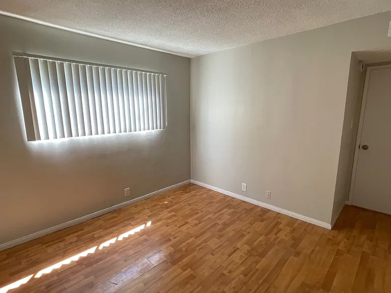 1675 Amberwood — Photo 24