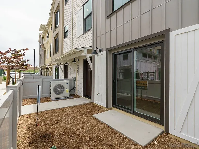 2564 Delphinium Ln — Photo 21
