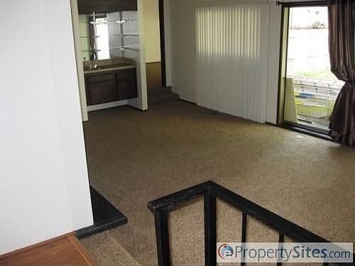 4th image of 13604 NE Regents Dr
