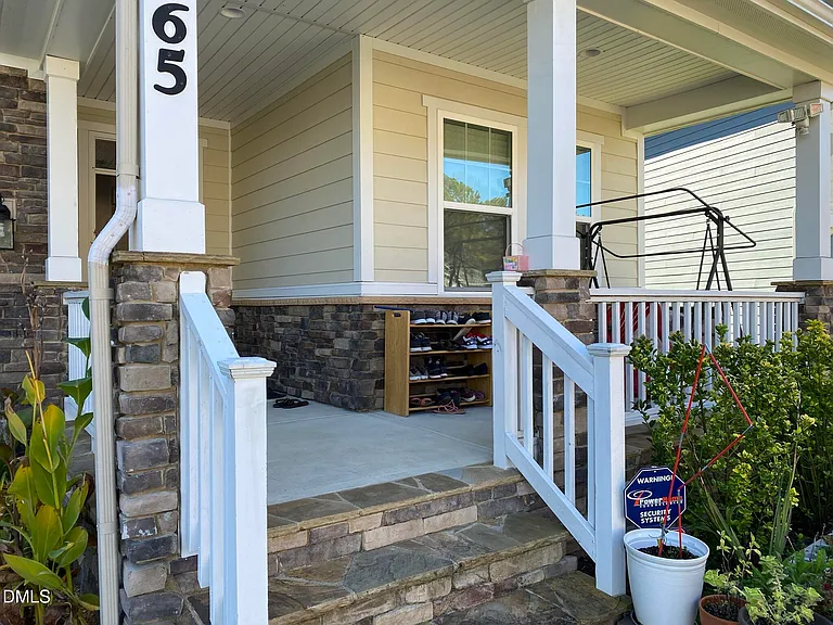 1065 Bender Ridge Dr — Photo 2