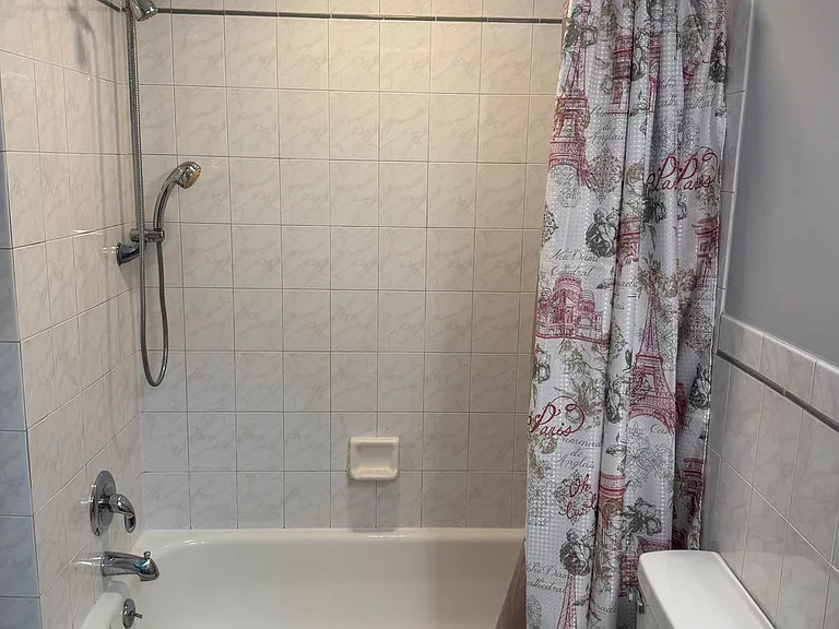 126 N Madison Ave — Photo 23