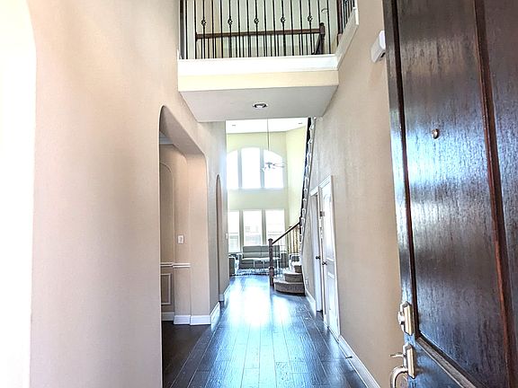 3rd image of 2604 Shadow Glen Dr
