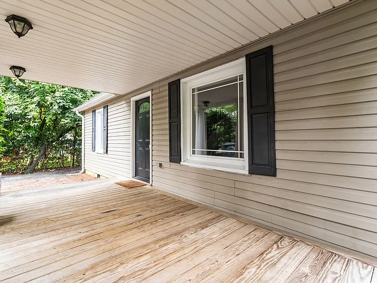 835 N Ashe St — Photo 12