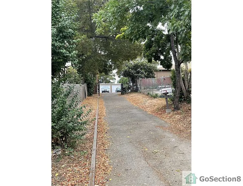 7025 Lacey Ave photo 1