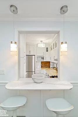 5th image of 337 E 50th St APT 2C