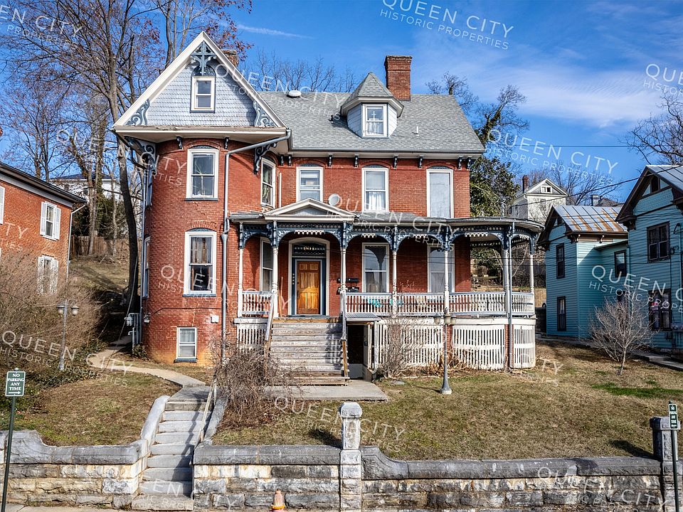 1st image of 901 W Beverley St #11338749