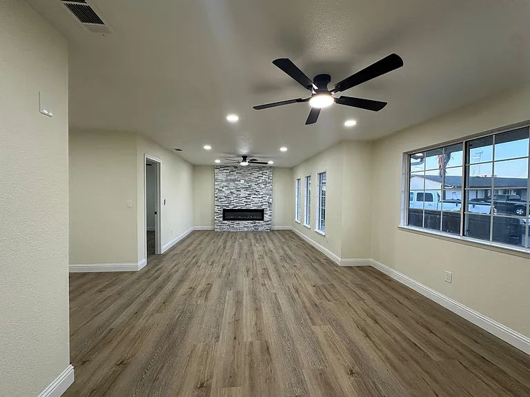 13000 Lorenzo Ct — Photo 10