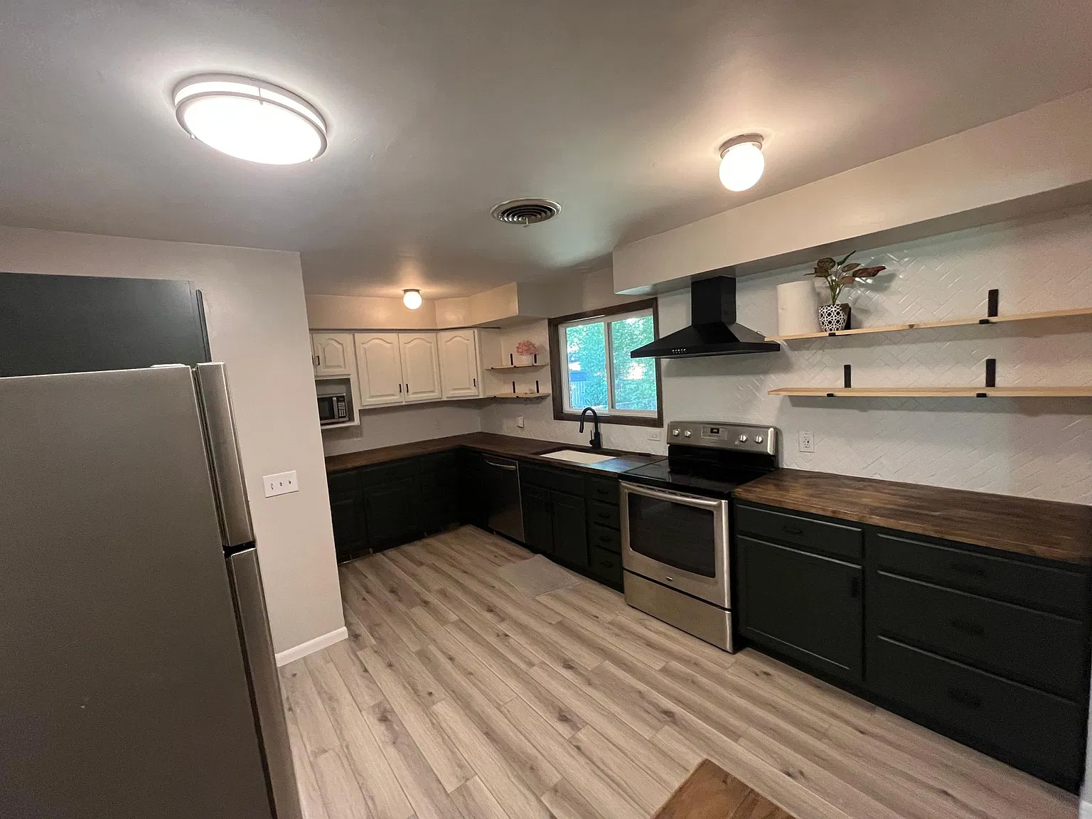 1916 McDonald Dr — Photo 3