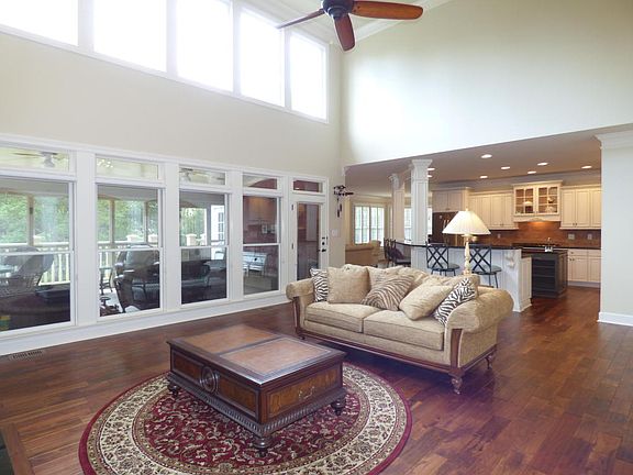 4th image of 9025 Grey Pointe Dr