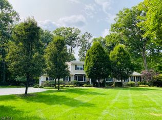 604 Navaho Trail Dr, Franklin Lakes, NJ 07417