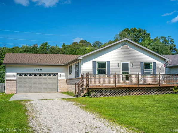 3690 Krafft Rd, Fort Gratiot, MI 48059