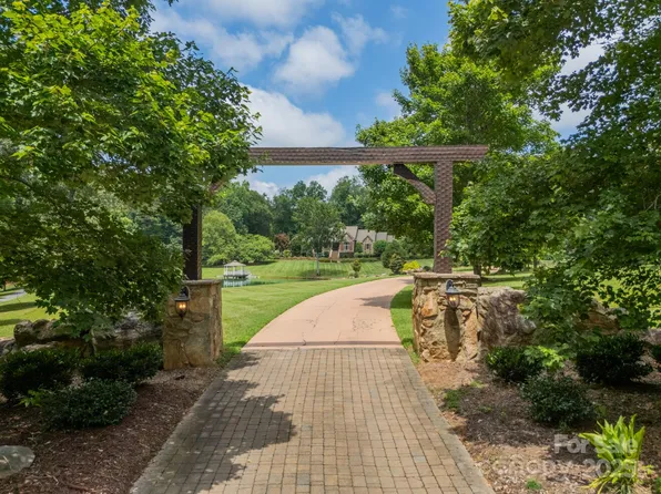 140 Huncoat Hollow Ln, Iron Station, NC 28080