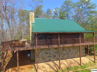 905 Ski View Ln, Sevierville, TN 37876