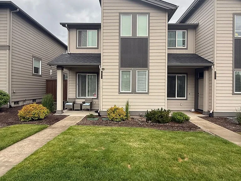 2555 NE Purcell Blvd — Photo 2