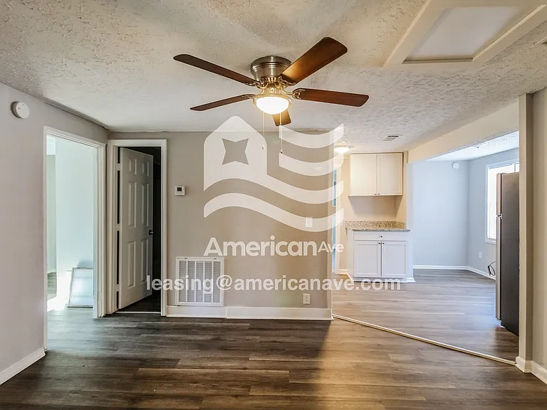 1871776_002_wm_-_living_room_13585795.jpg