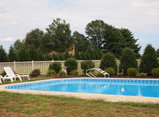 415 Apple Rd, Edgewater Park, NJ 08010