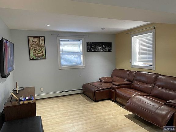5th image of 13 New Schley St