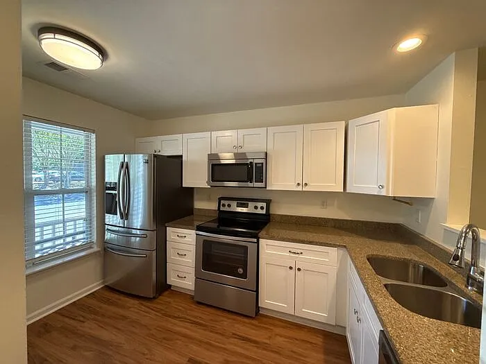 3 bed, 3.5 bath, 1632 sqft, $1,745 — Photo 2