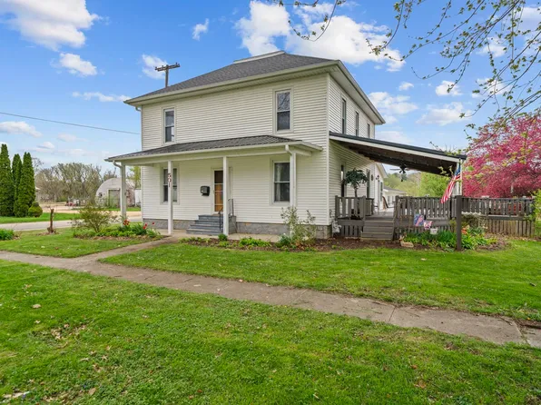 501 S 1st St, Oregon, IL 61061