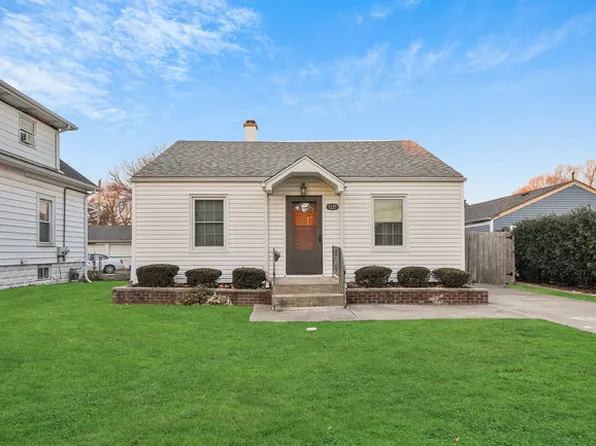 1719 Clement St, Crest Hill, IL 60403