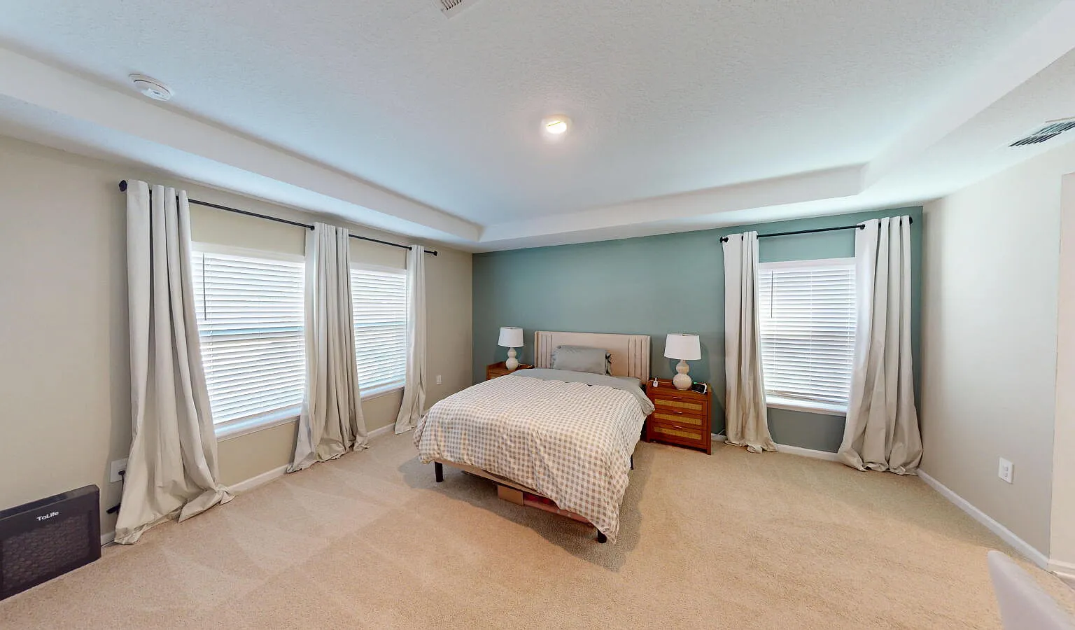 4 bed, 2.0 bath, $2,300 — Photo 2