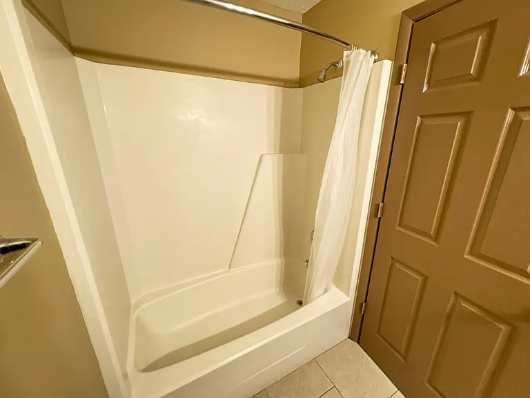 1801 Knox St #30 — Photo 4