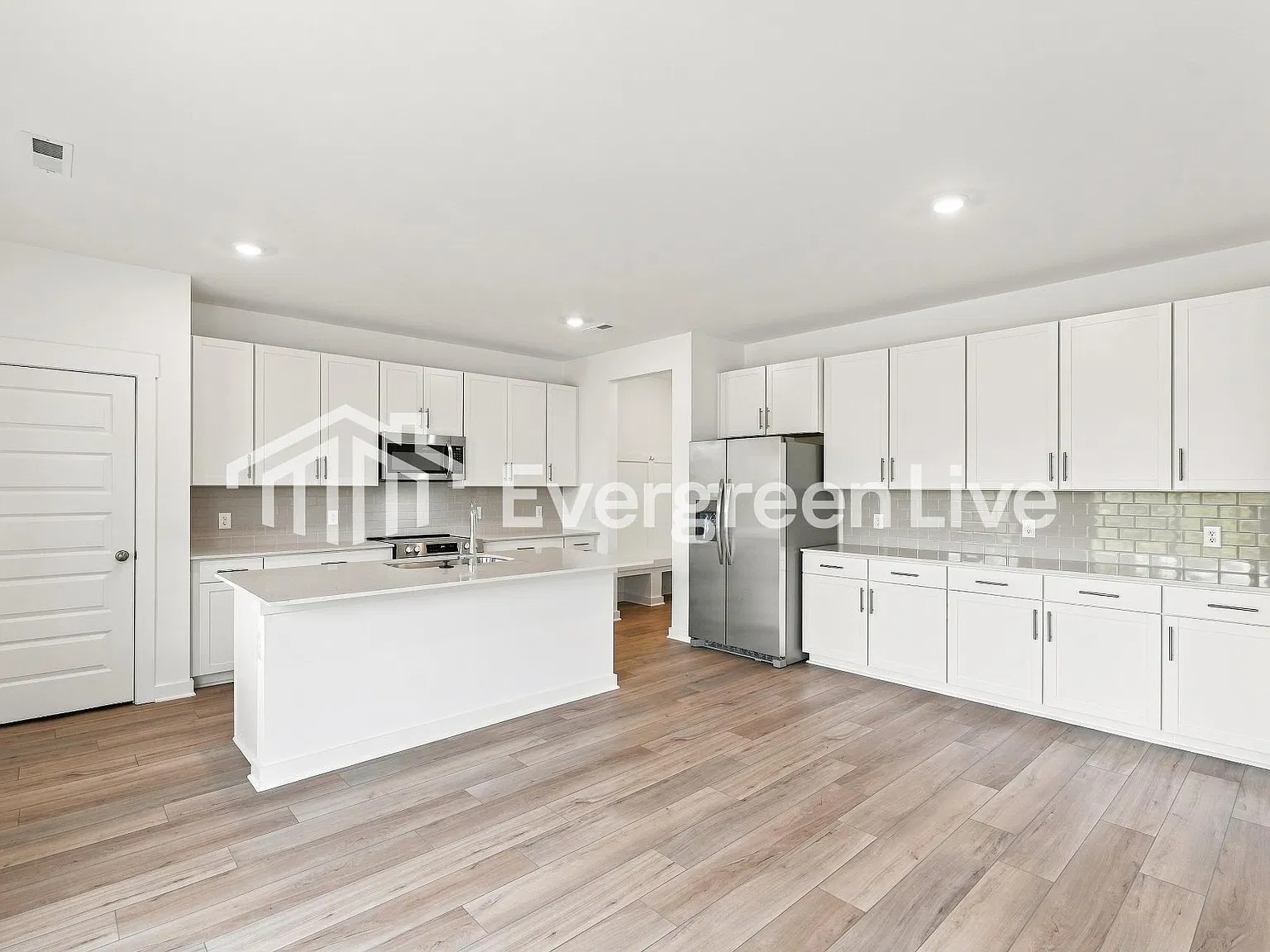 5 bed, 3.5 bath, 2769 sqft, $2,655 — Photo 4