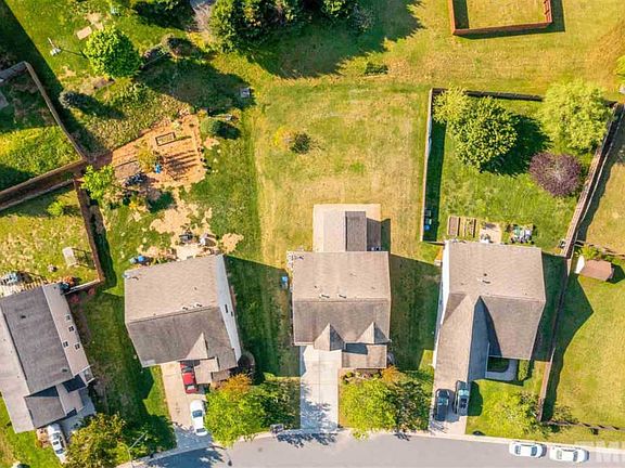3rd image of 104 Tadworth Ct