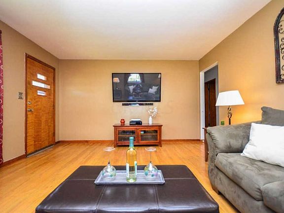 3rd image of 2254 W Fair Ave