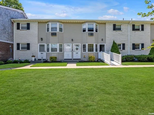 3217 Wilshire Lane #3217, Oakdale, NY 11769