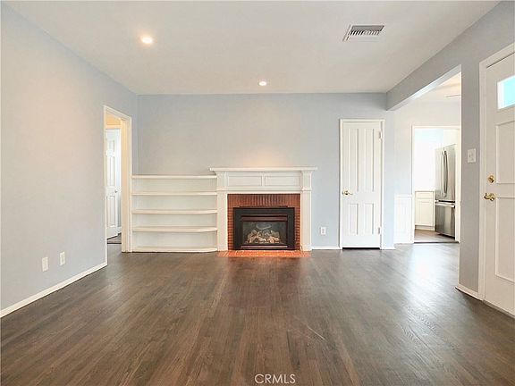 2nd image of 1726 N Clybourn Ave