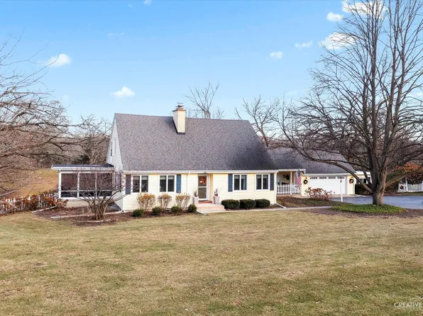 991 Hillcrest Rd, Elgin, IL 60123