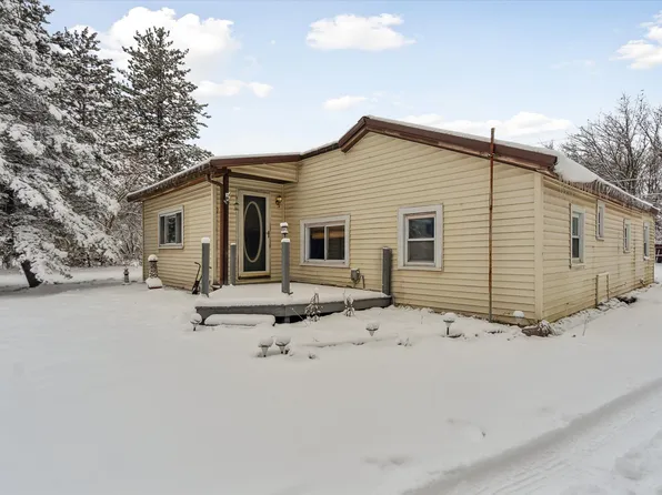 217 Burnside Rd, North Branch, MI 48461