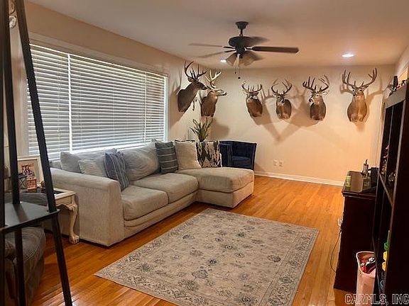 2nd image of 608 W Leslie Ave