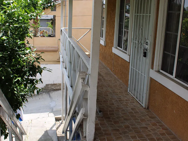 1007 Geraghty Ave — Photo 9